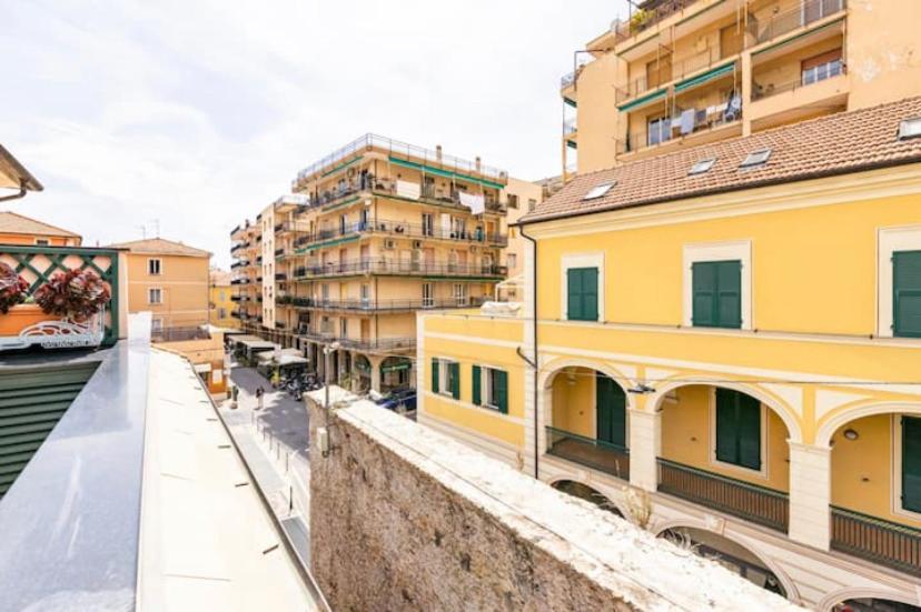 La Casa Al Mare Centro Storico Di Con Garage Loano