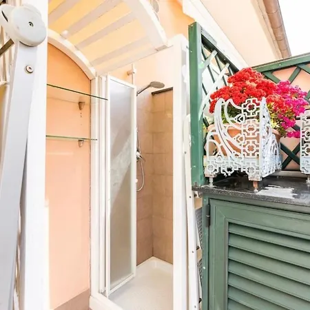 La Casa Al Mare Centro Storico Di Loano Con Garage Apartment Exterior photo